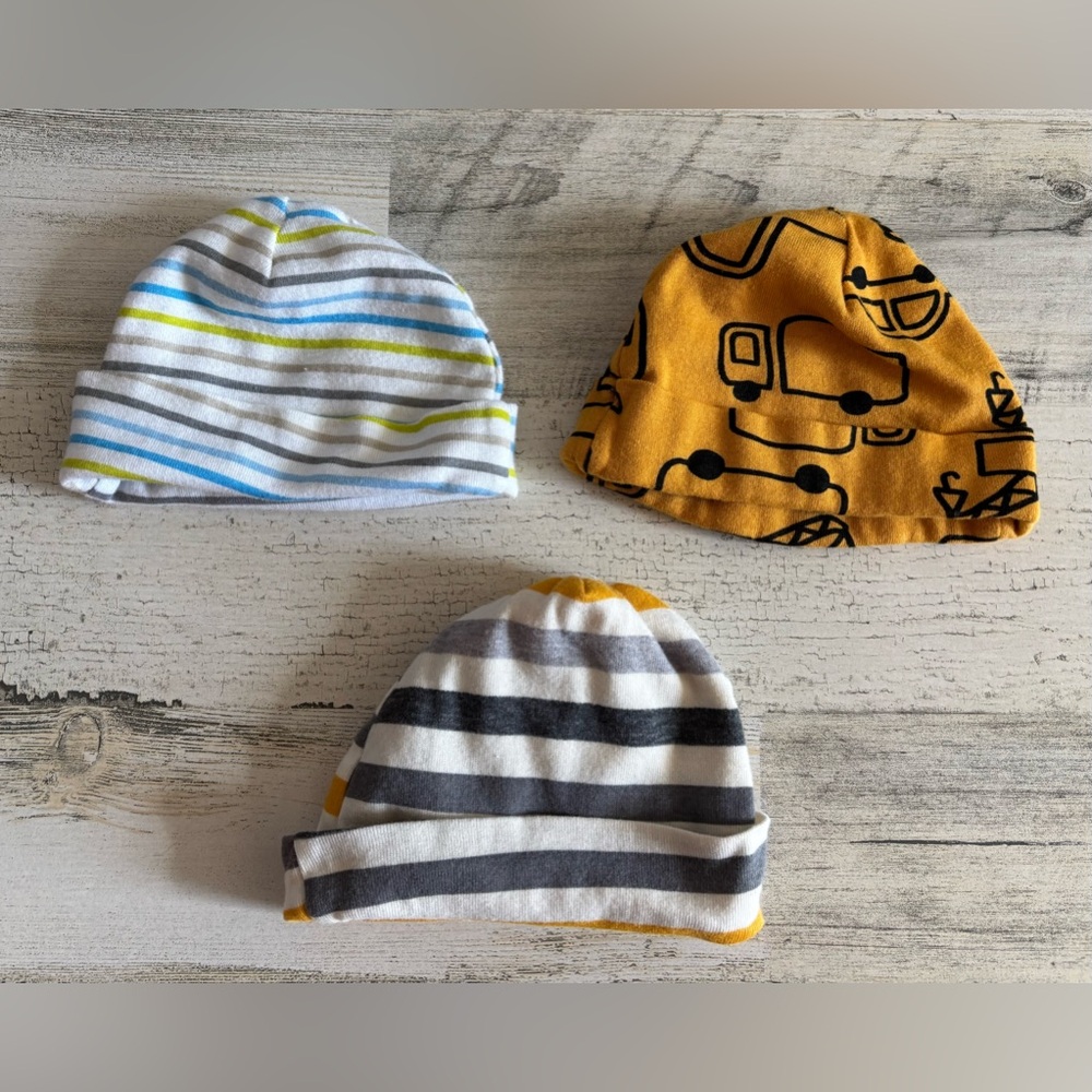 3/$9 - 3 Gerber Baby Boy Hats Size 0-6 months